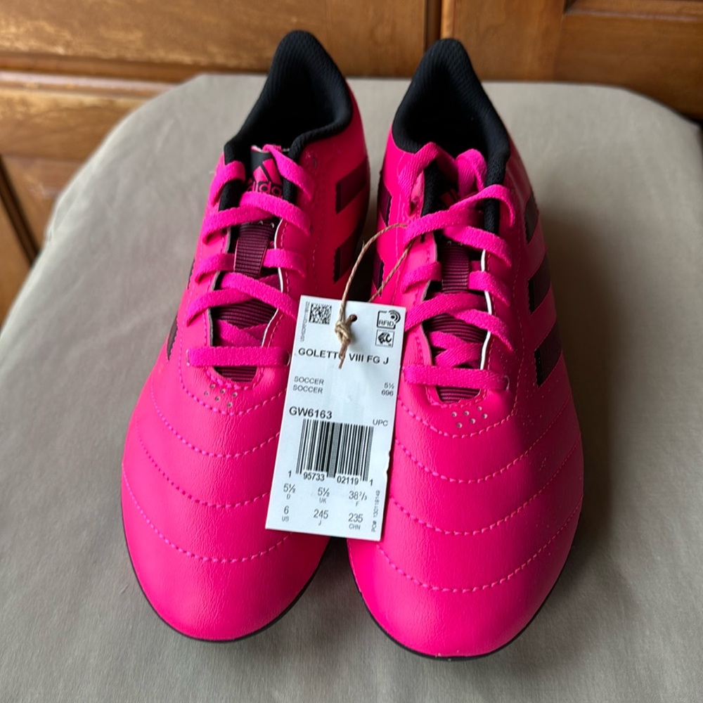 Adidas girls soccer cleats BRAND NEW size 6
